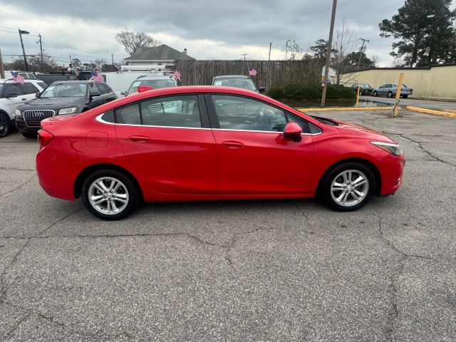 2018 Chevrolet Cruze LT Image 5 of 21