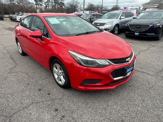 2018 Chevrolet Cruze LT Image 4 of 21