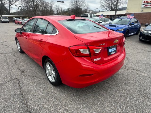2018 Chevrolet Cruze LT Image 8 of 21
