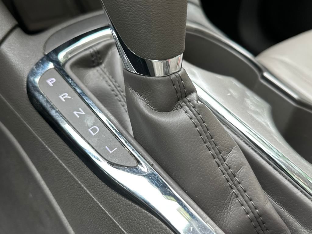 Vehicle image 16 of 22