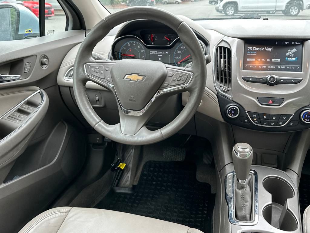 Vehicle image 10 of 22