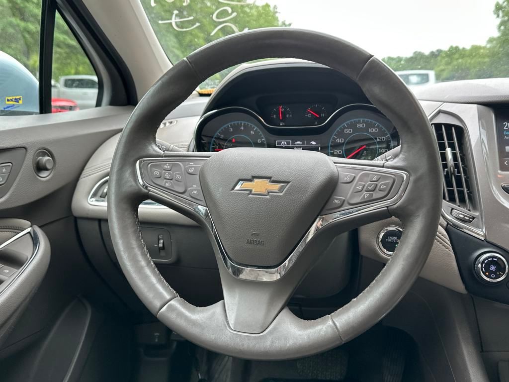 Vehicle image 11 of 22