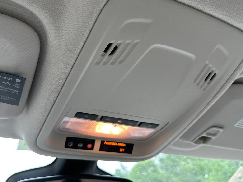 Vehicle image 20 of 22