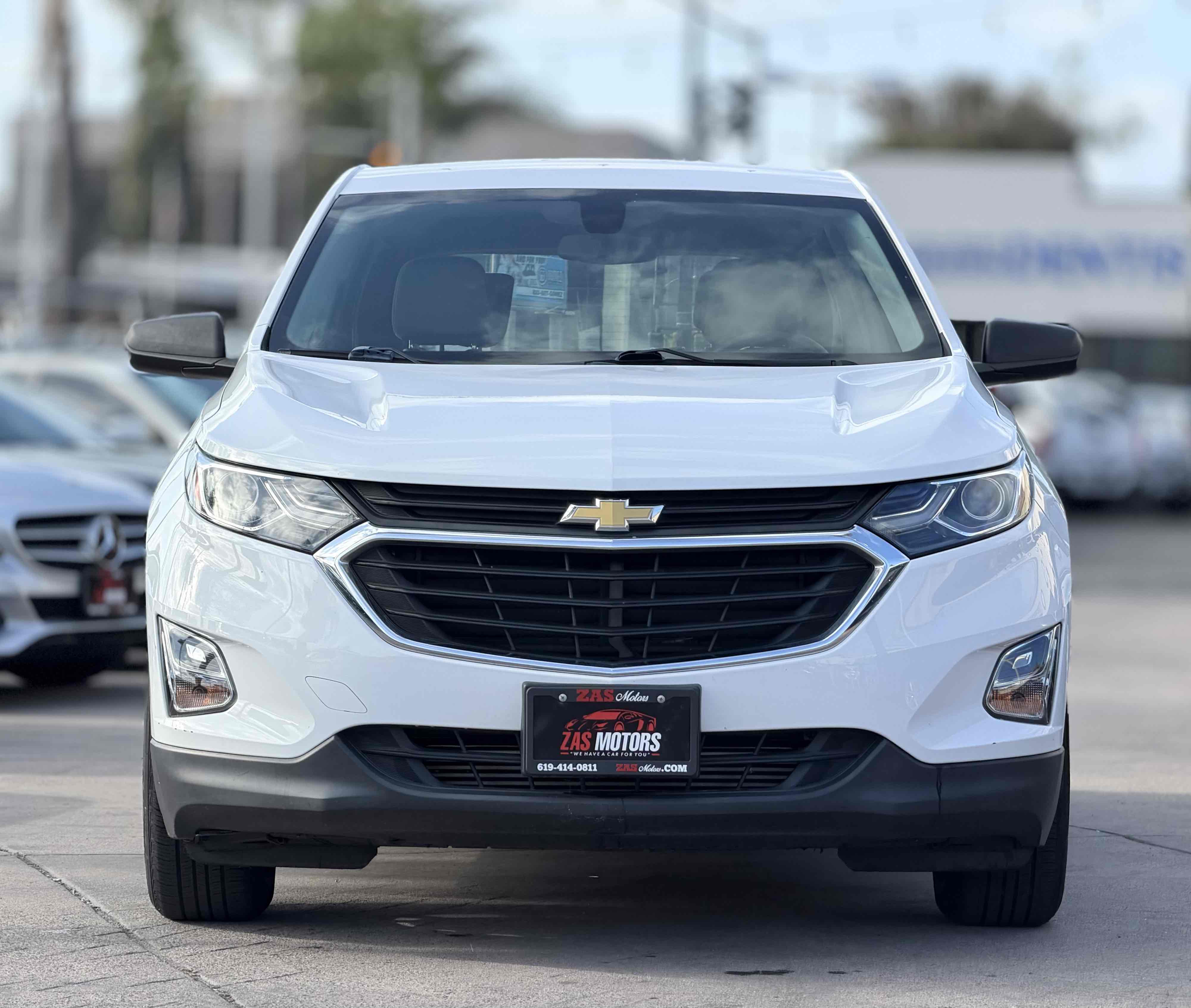 2018 Chevrolet Equinox LS Image 3 of 33