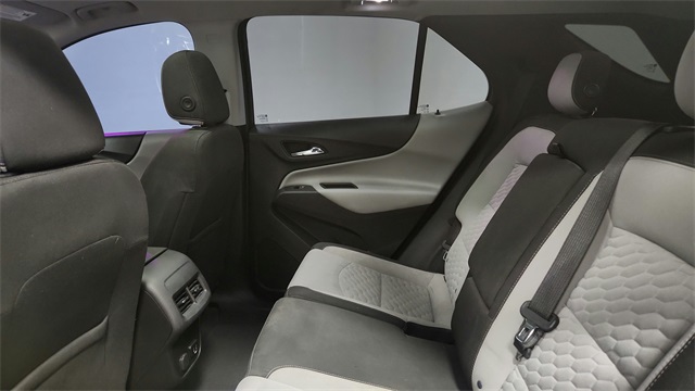Vehicle image 21 of 27