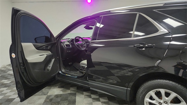 Vehicle image 19 of 27
