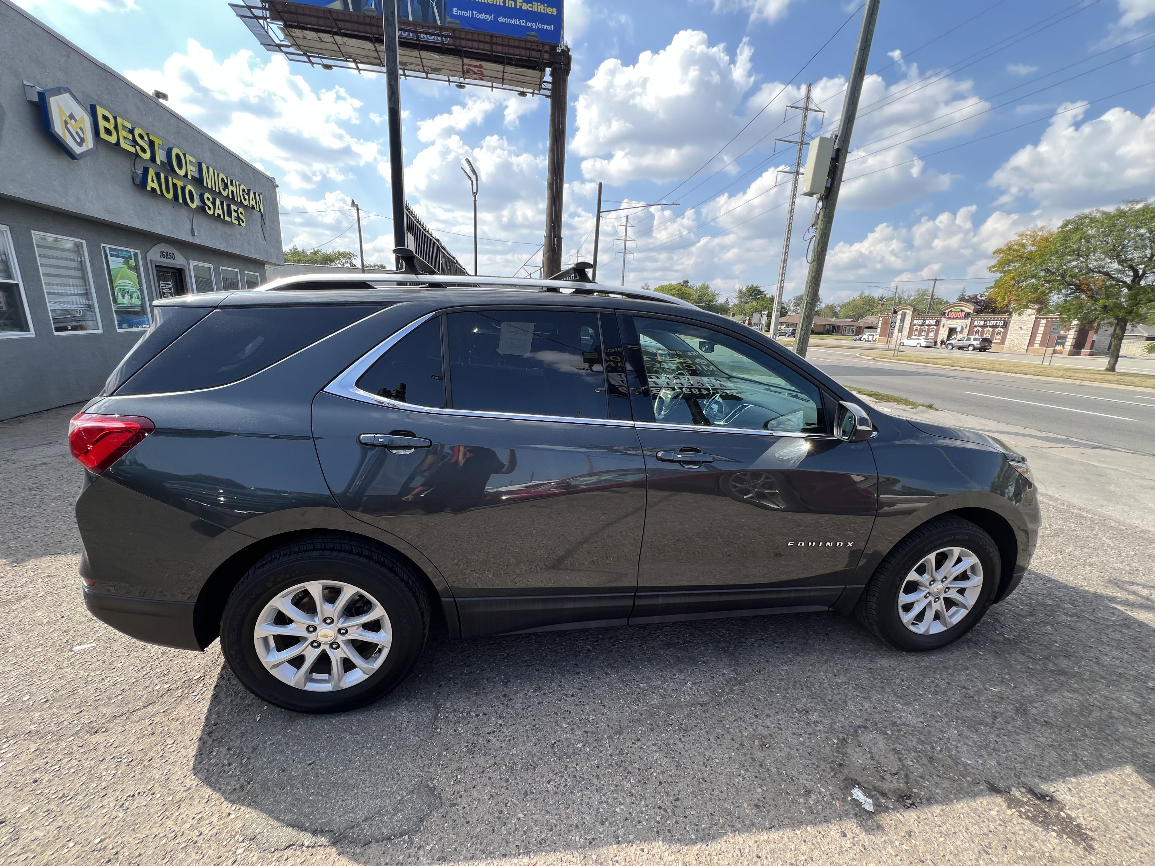 2018 Chevrolet Equinox LT Image 5 of 32