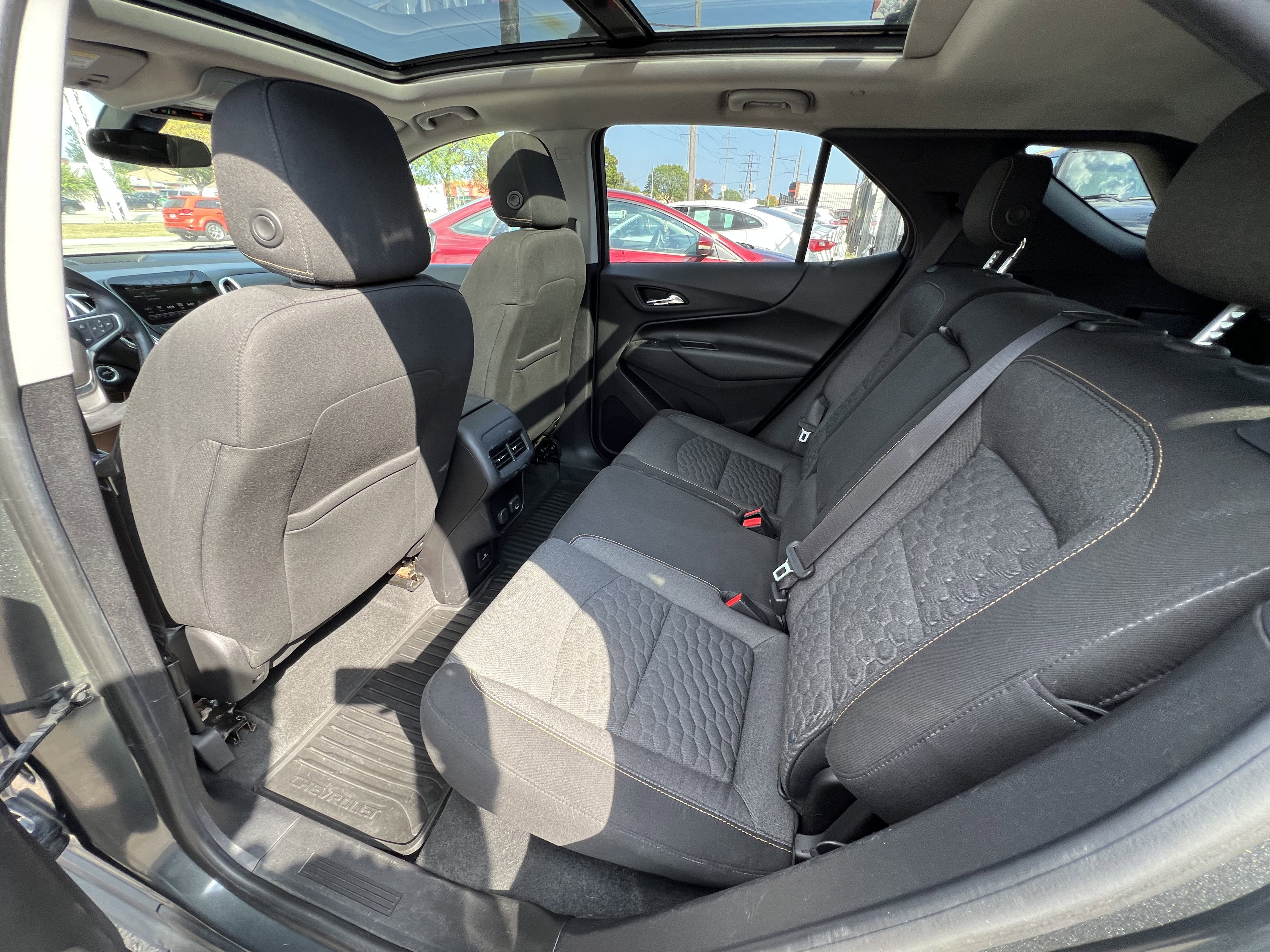 2018 Chevrolet Equinox LT Image 11 of 32