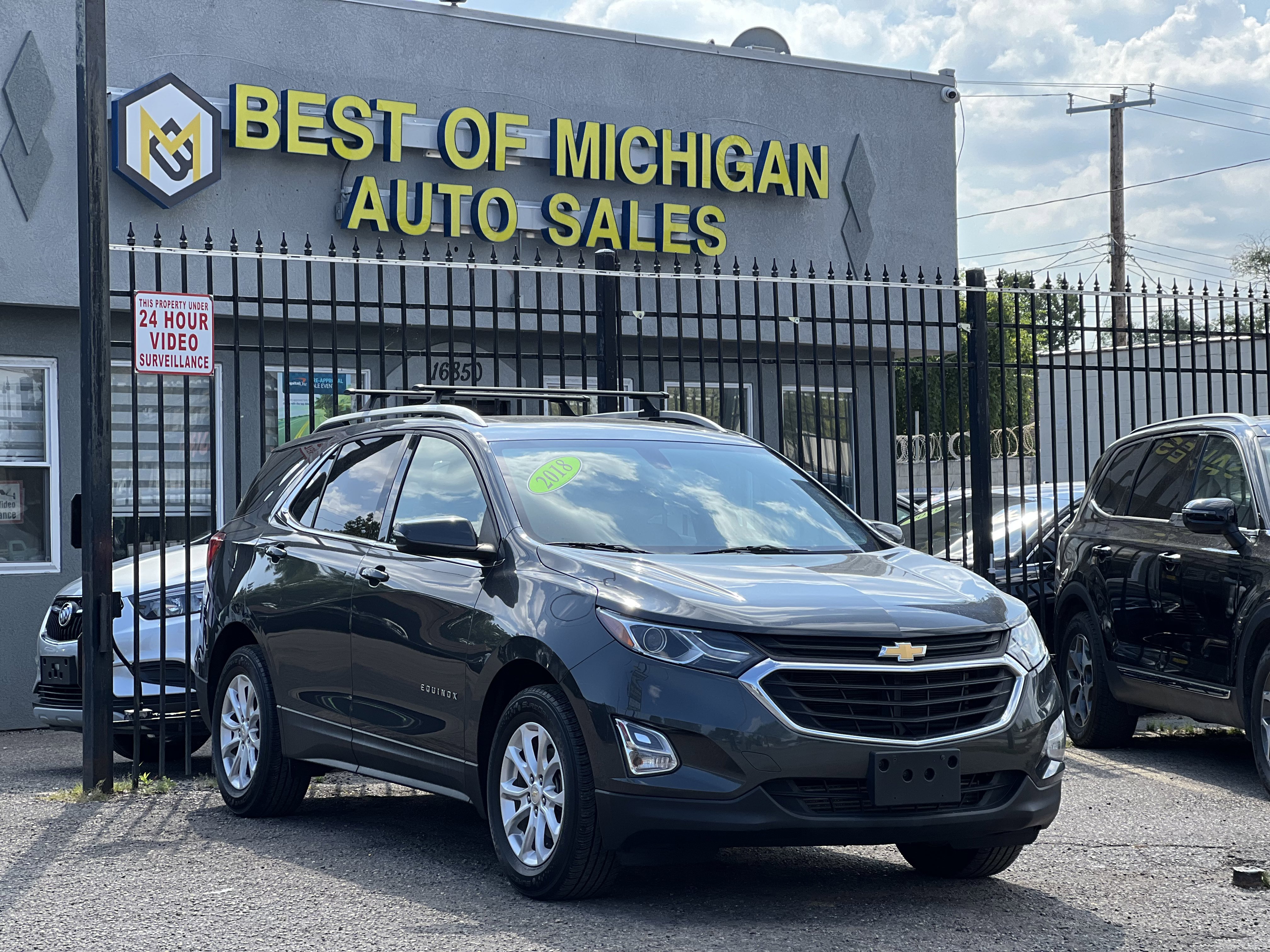 2018 Chevrolet Equinox LT Image 3 of 32