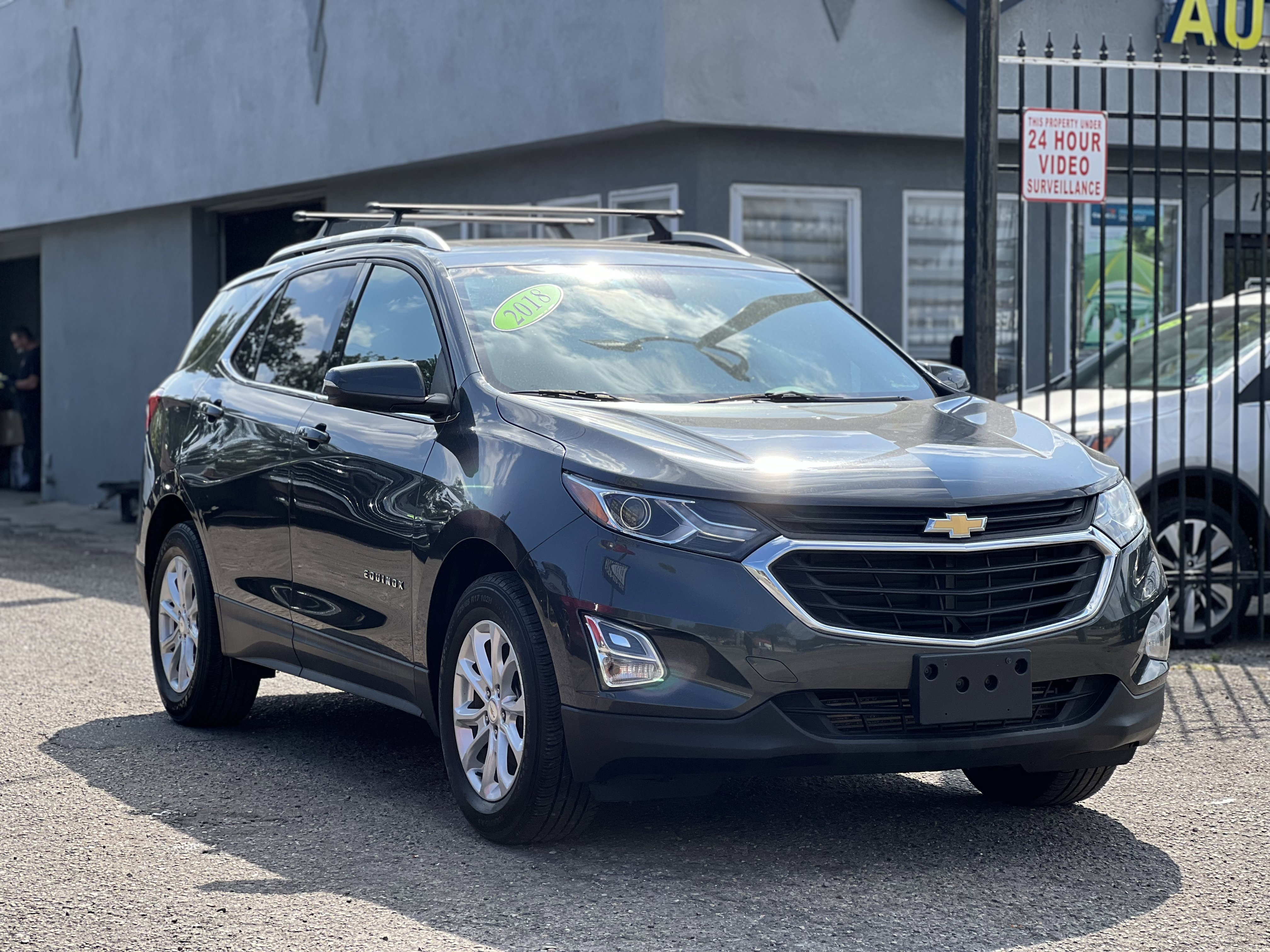 2018 Chevrolet Equinox LT Image 4 of 32