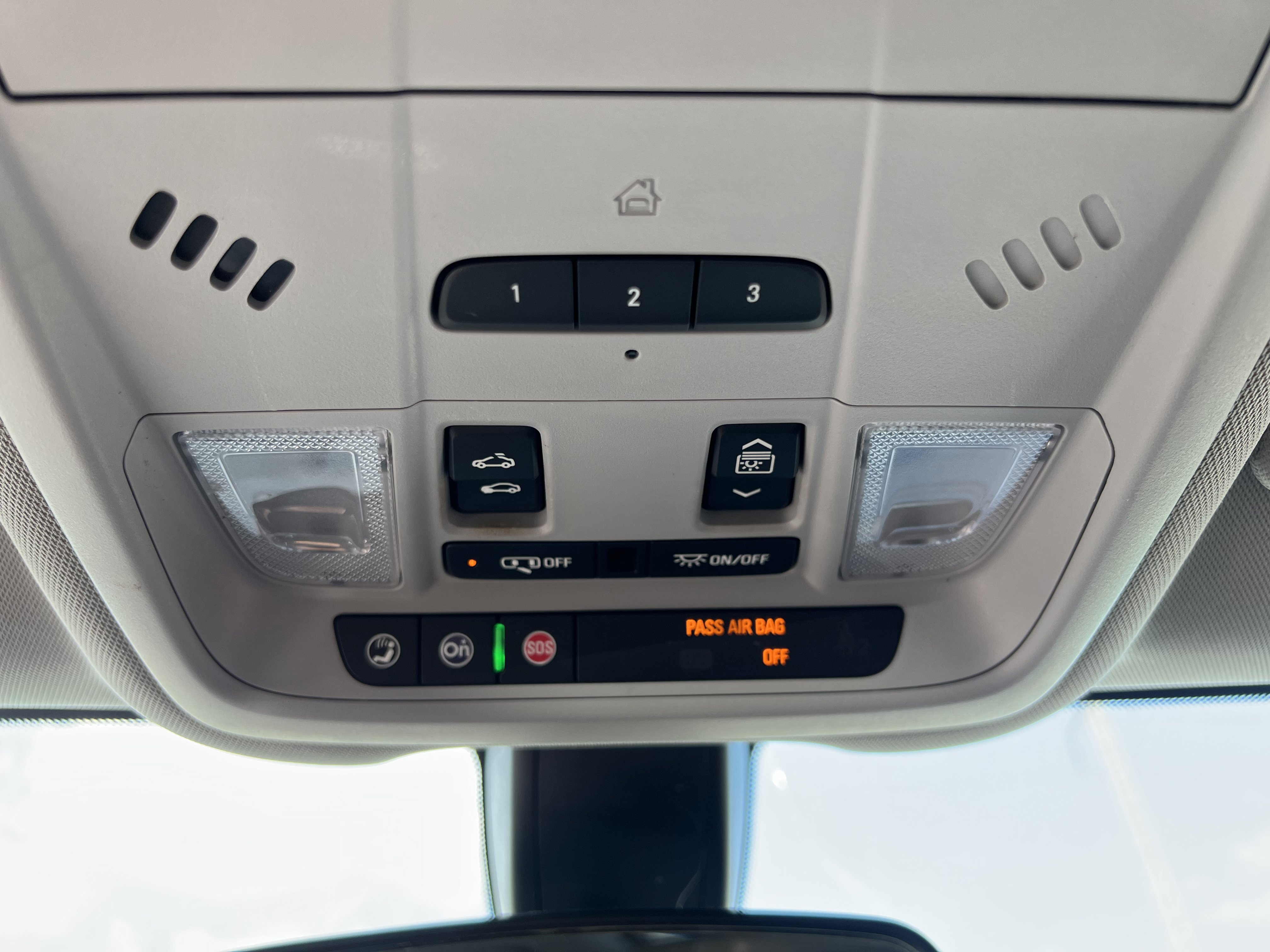 2018 Chevrolet Equinox LT Image 16 of 32