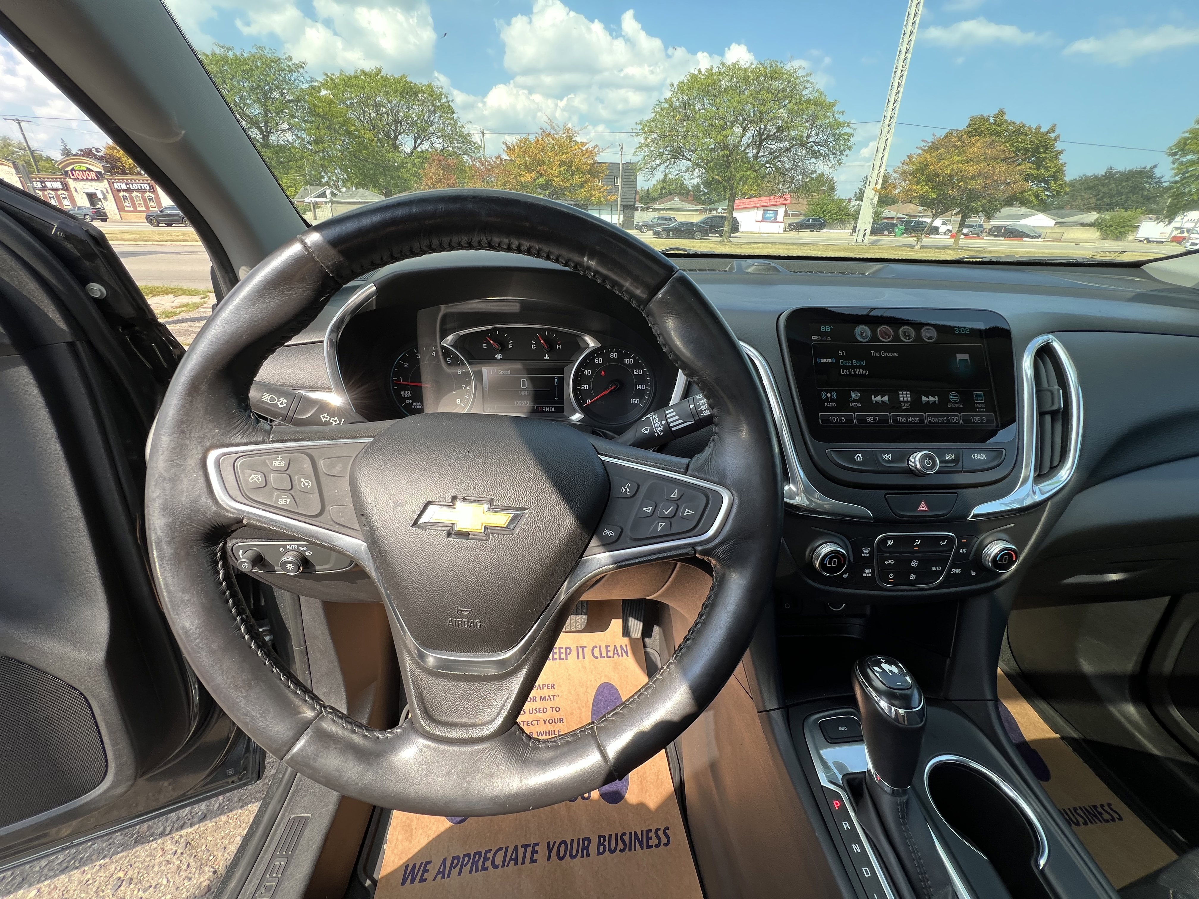 2018 Chevrolet Equinox LT Image 12 of 32