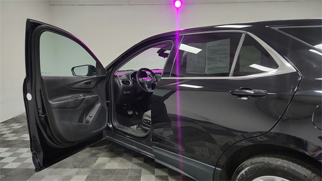 Vehicle image 17 of 25