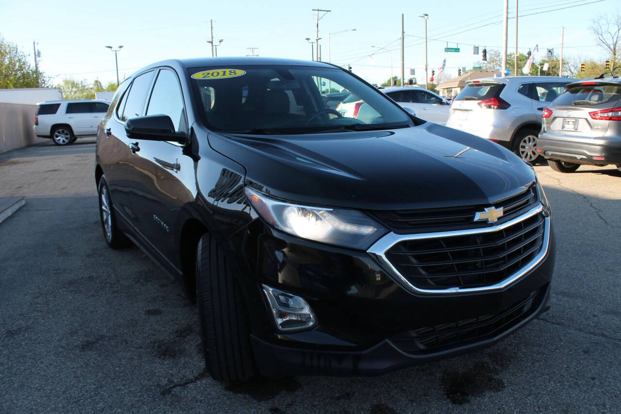 2018 Chevrolet Equinox LT Image 3 of 36