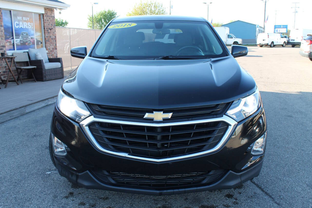 2018 Chevrolet Equinox LT Image 2 of 36