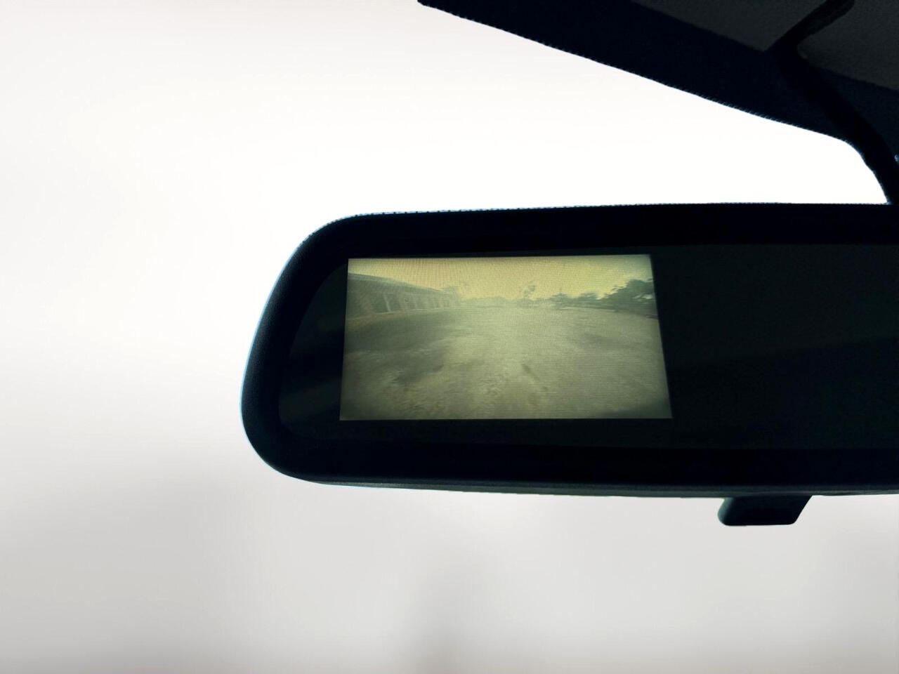 Vehicle image 23 of 27