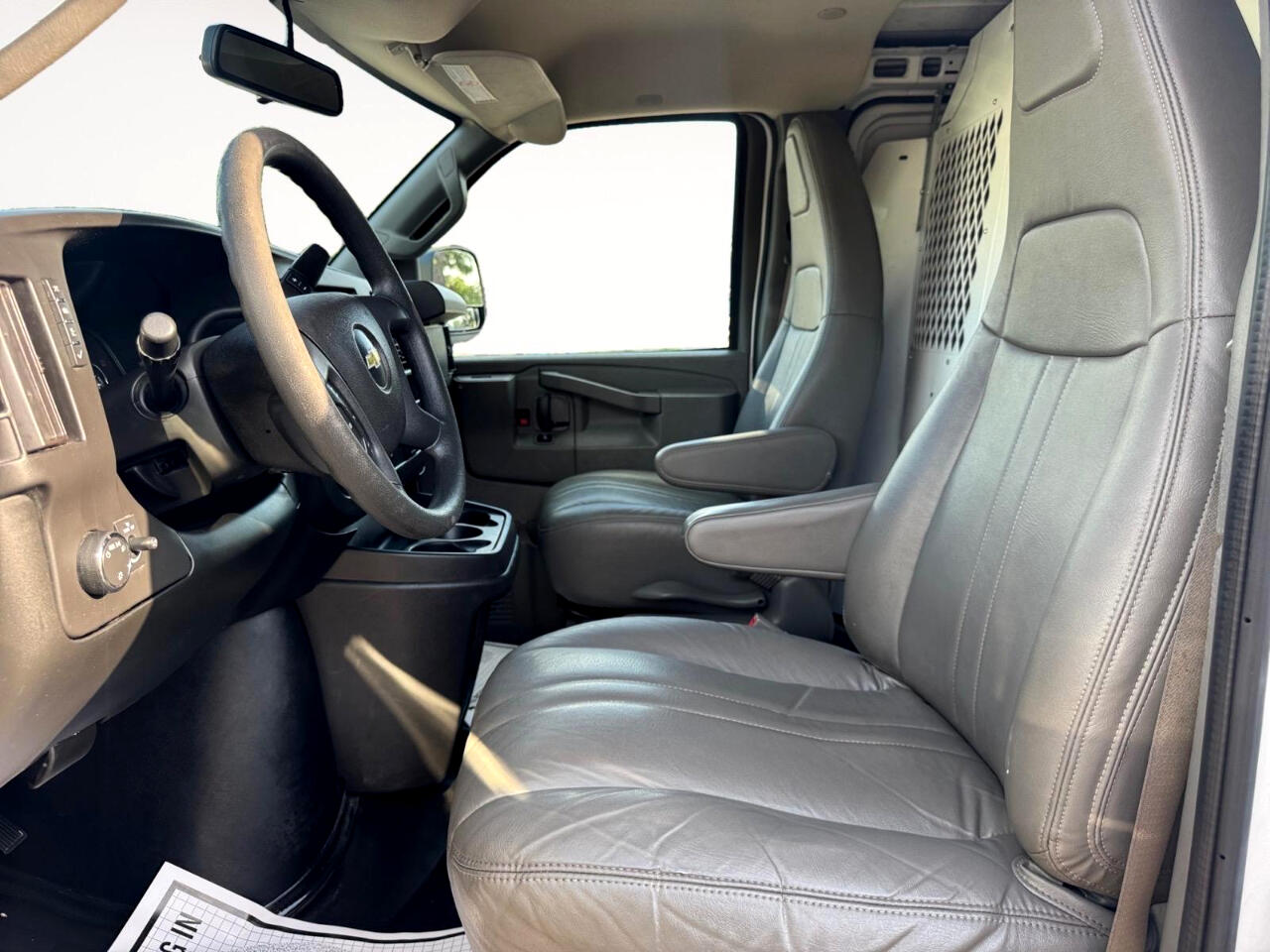 Vehicle image 19 of 27