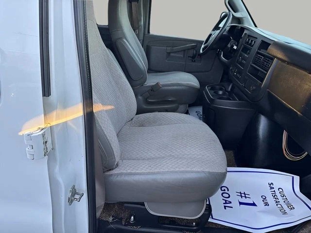 Vehicle image 11 of 24