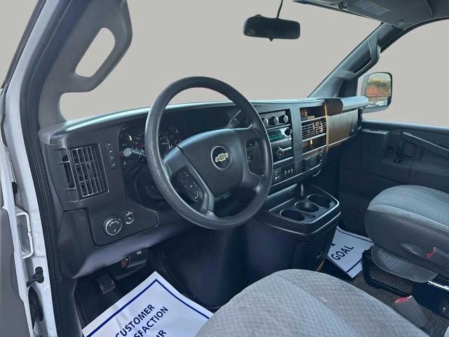 Vehicle image 18 of 24