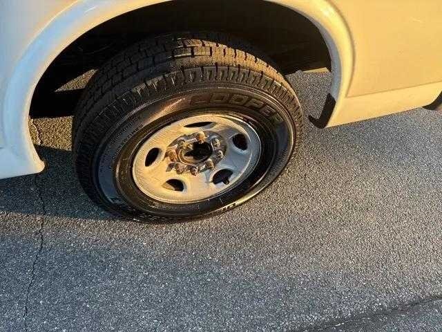 Vehicle image 21 of 24