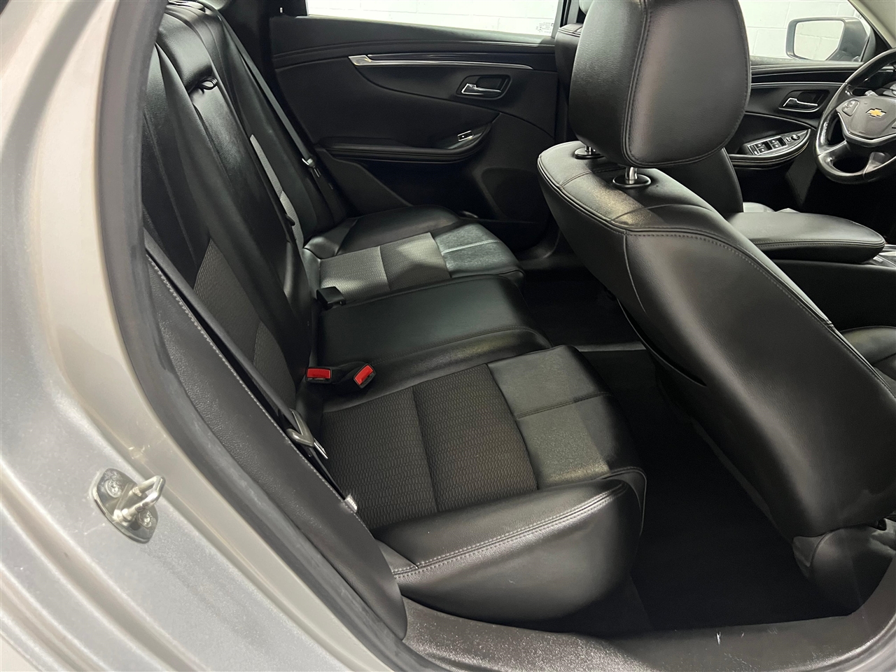 2018 Chevrolet Impala LT Image 9 of 22