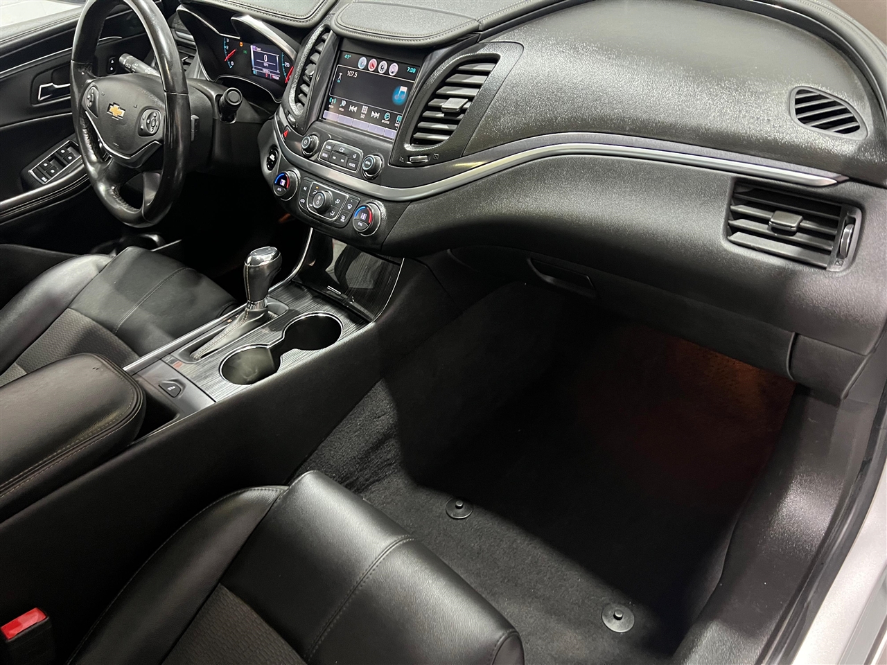 2018 Chevrolet Impala LT Image 15 of 22