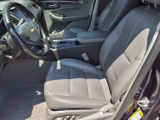 Vehicle image 13 of 25