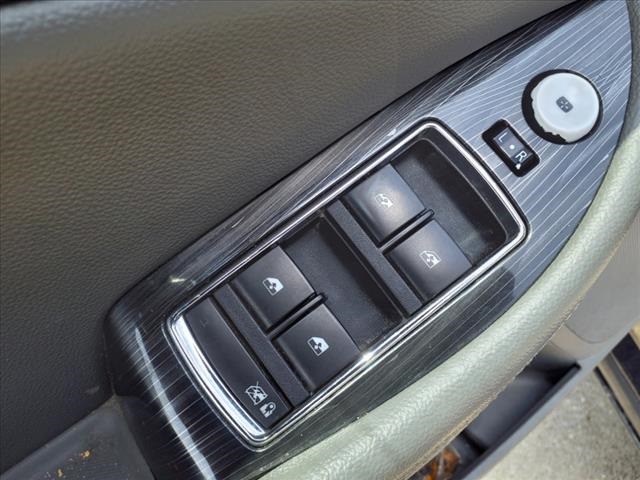 Vehicle image 23 of 25