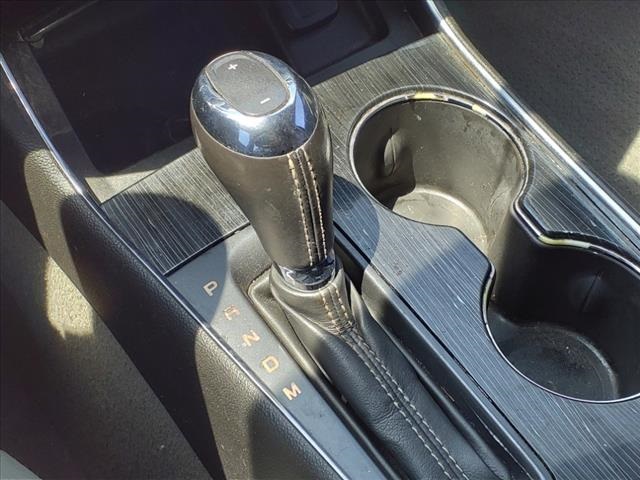 Vehicle image 18 of 25
