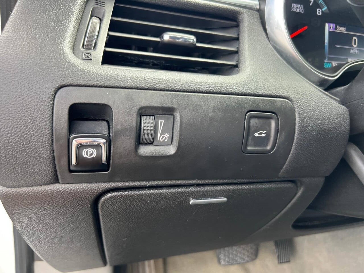 Vehicle image 32 of 58