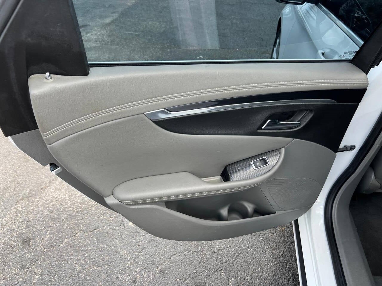 Vehicle image 41 of 58