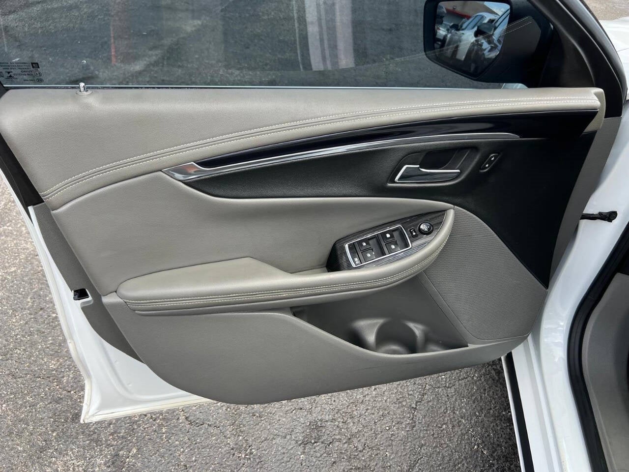 Vehicle image 27 of 58