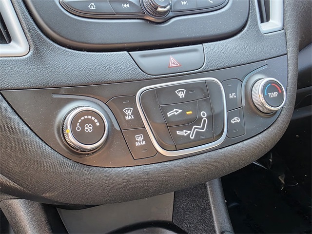 Vehicle image 27 of 32