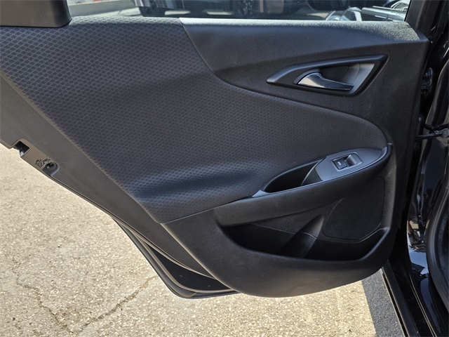 Vehicle image 21 of 32