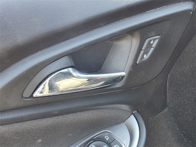 Vehicle image 26 of 32