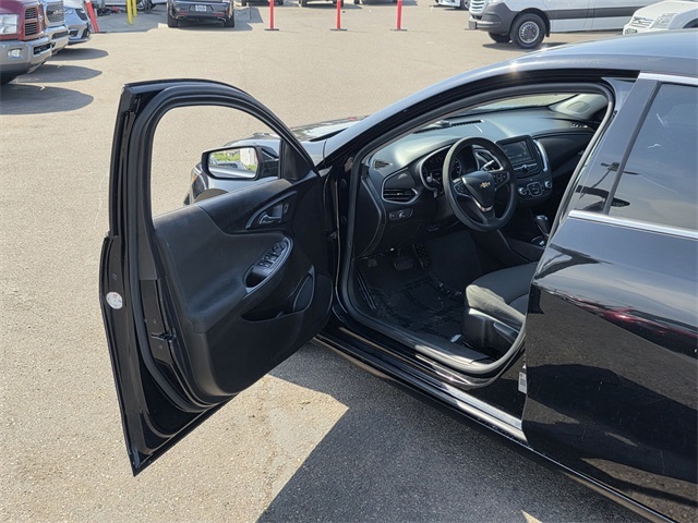 Vehicle image 10 of 32