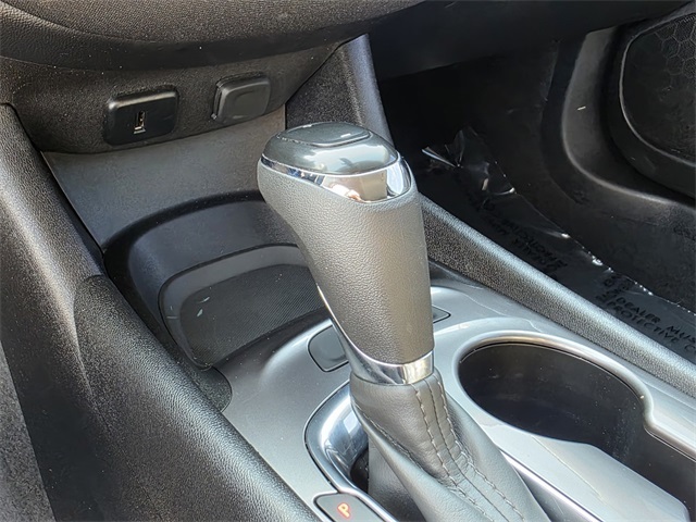 Vehicle image 18 of 32
