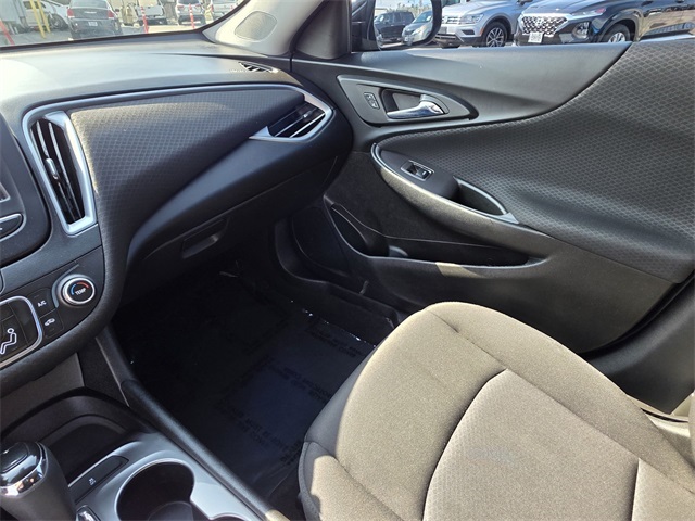 Vehicle image 11 of 32