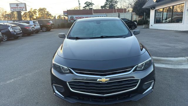 2018 Chevrolet Malibu LS Image 2 of 19