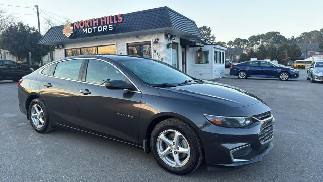 2018 Chevrolet Malibu LS Image 3 of 19