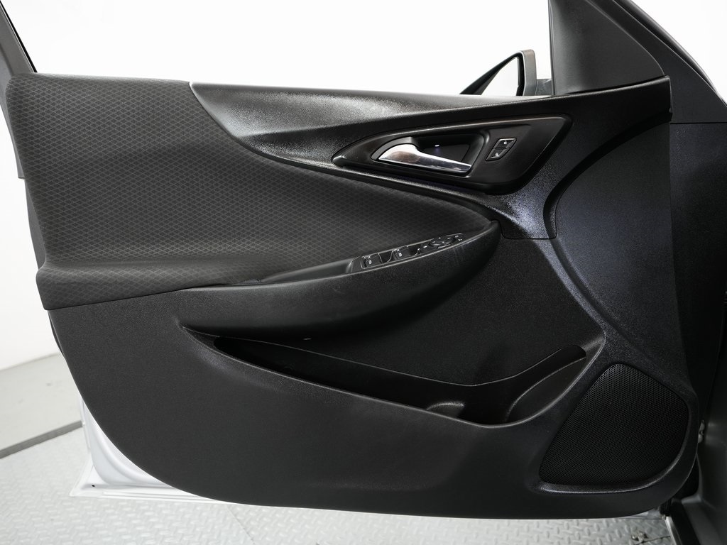 Vehicle image 27 of 57