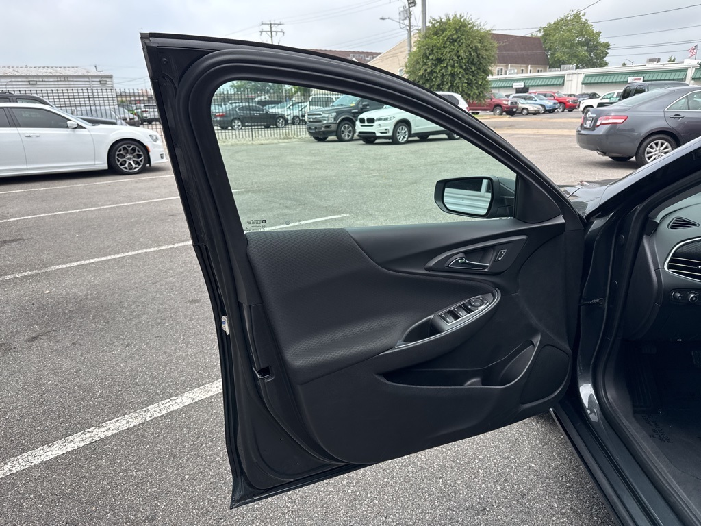 Vehicle image 13 of 21