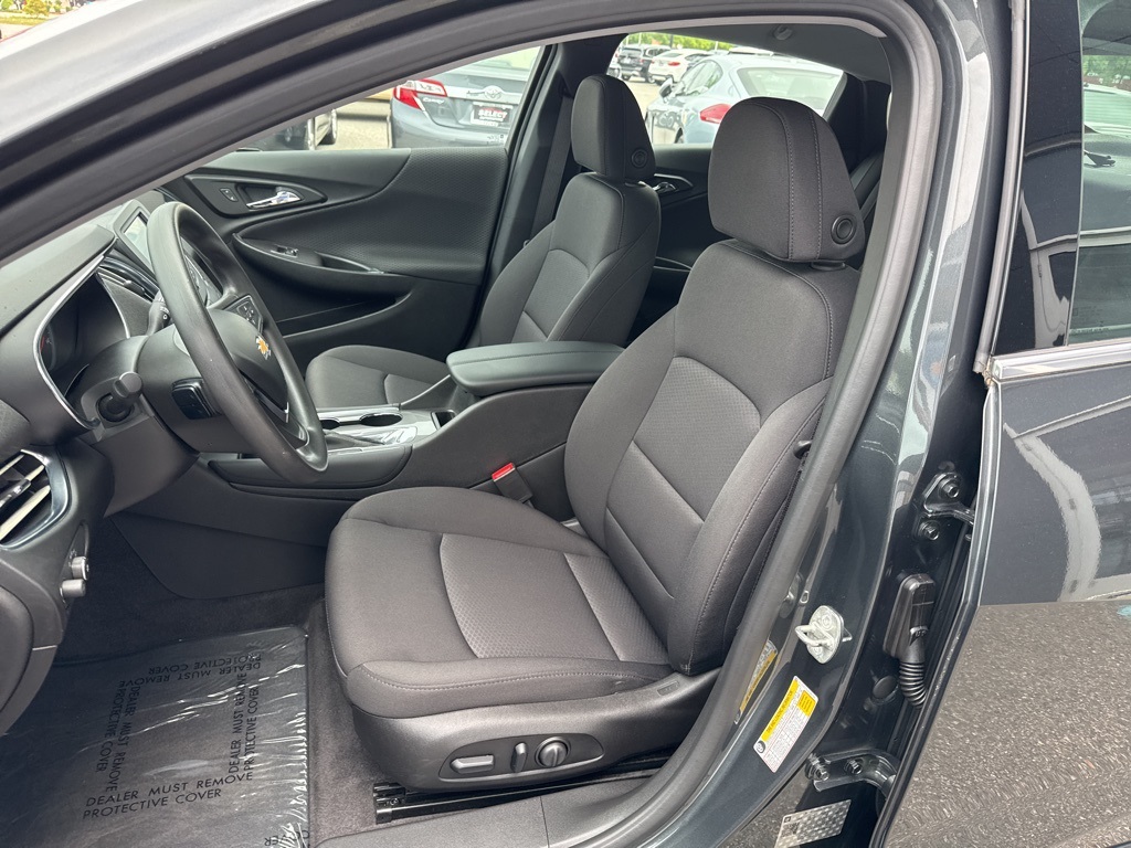 Vehicle image 8 of 21
