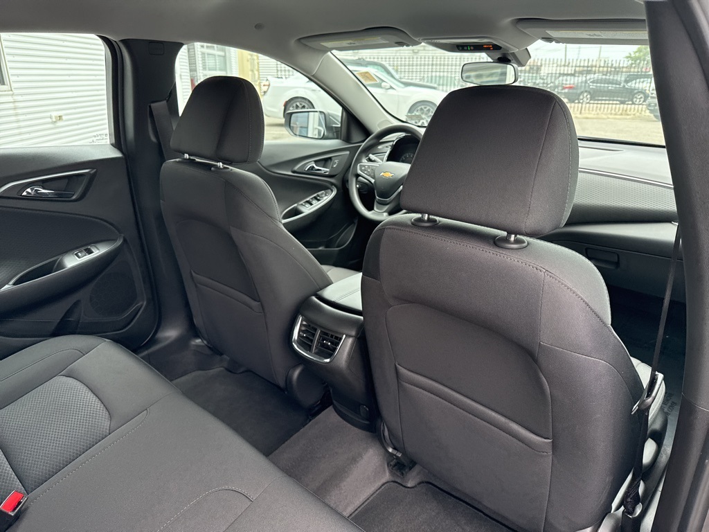 Vehicle image 9 of 21