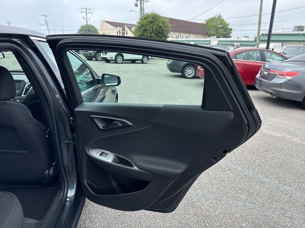Vehicle image 14 of 21