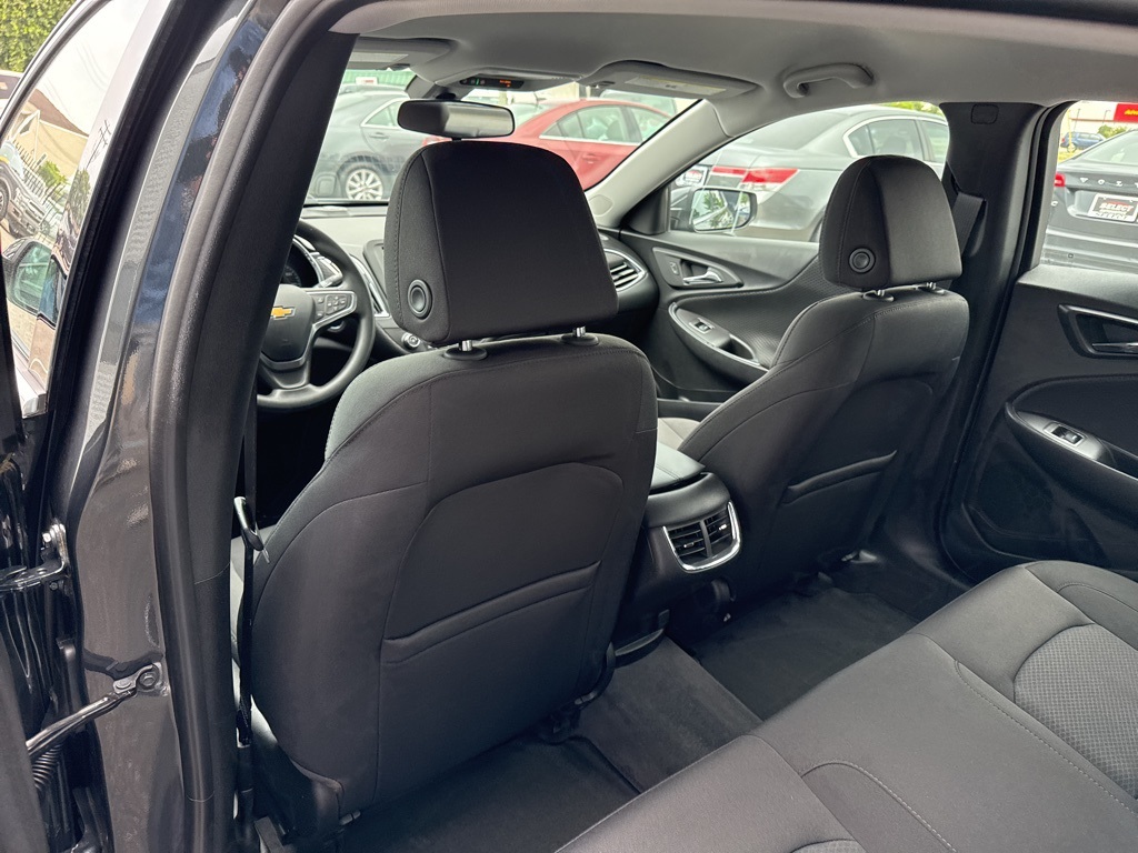 Vehicle image 10 of 21