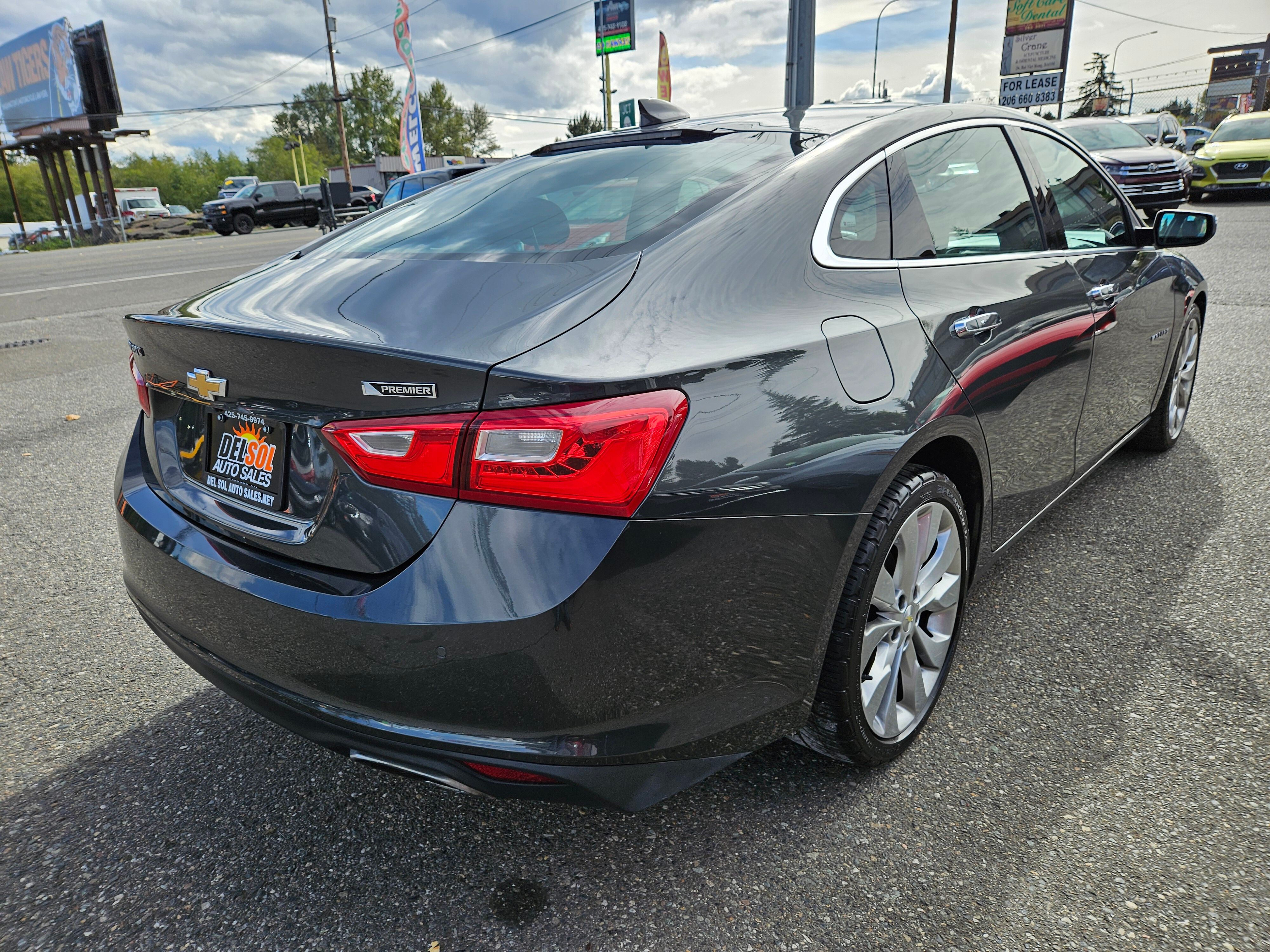 2018 Chevrolet Malibu Premier Image 3 of 29