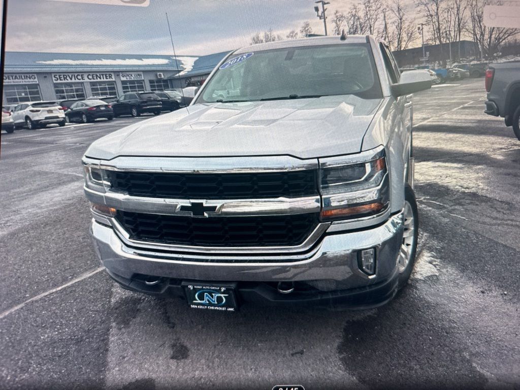 2018 Chevrolet Silverado 1500 LT Image 2 of 9