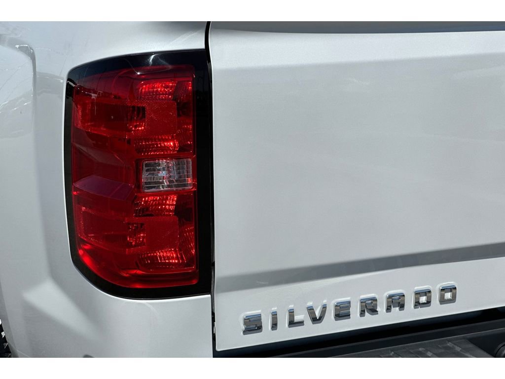 Vehicle image 20 of 23