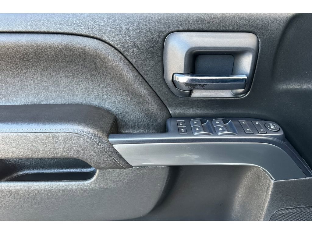 Vehicle image 7 of 23